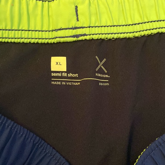 Xersion shorts - Picture 3 of 4